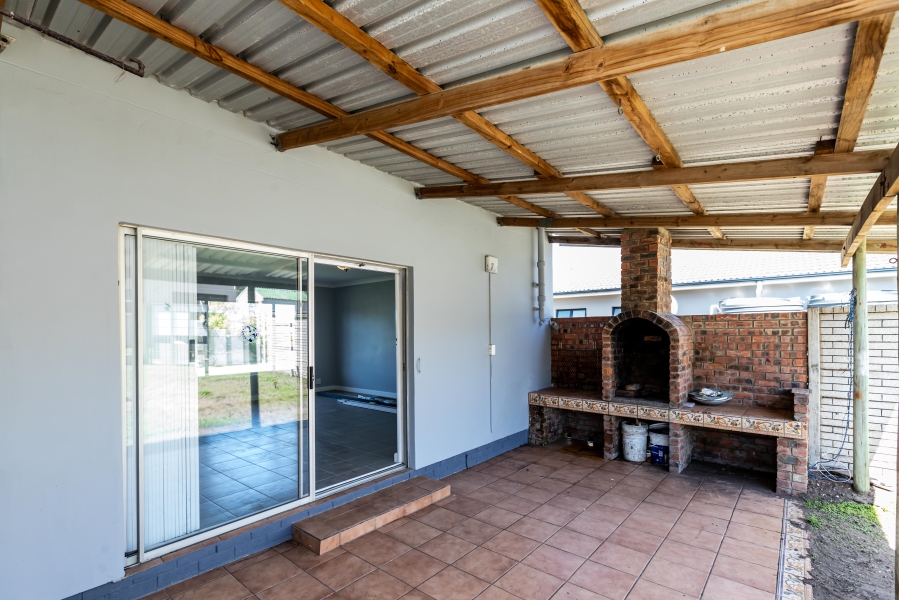 4 Bedroom Property for Sale in Kidds Beach Eastern Cape